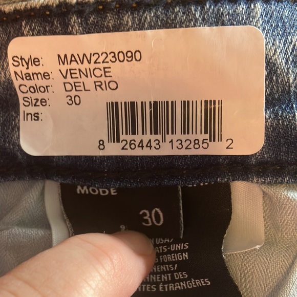 MODERN AMERICAN Women’s Venice Low Rise Wide Leg Distressesd Jeans. Size 30. - Picture 8 of 13